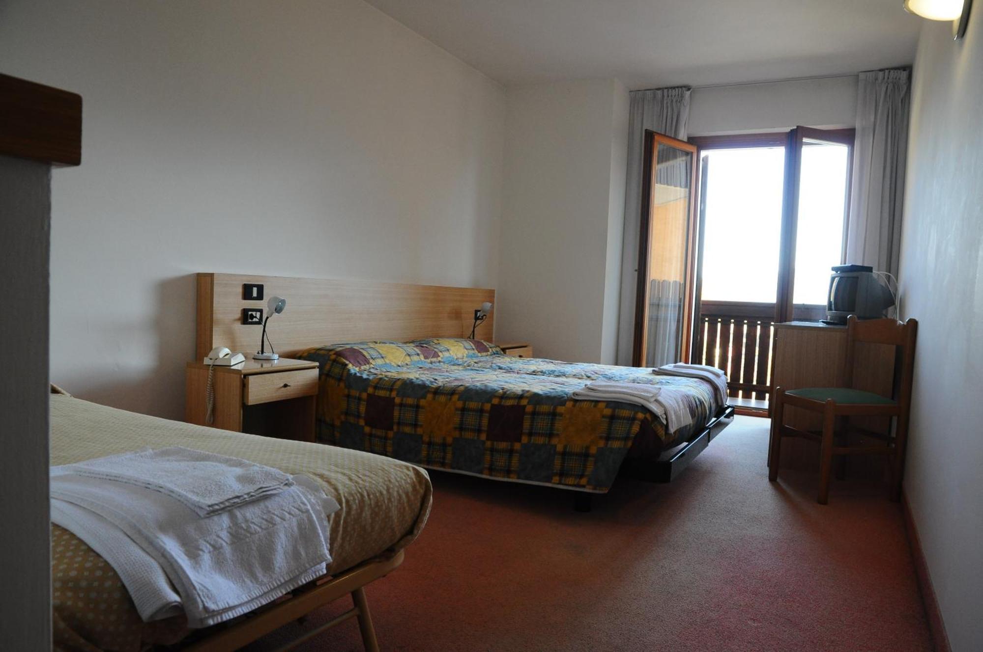 Hotel Cristina テンノ 部屋 写真